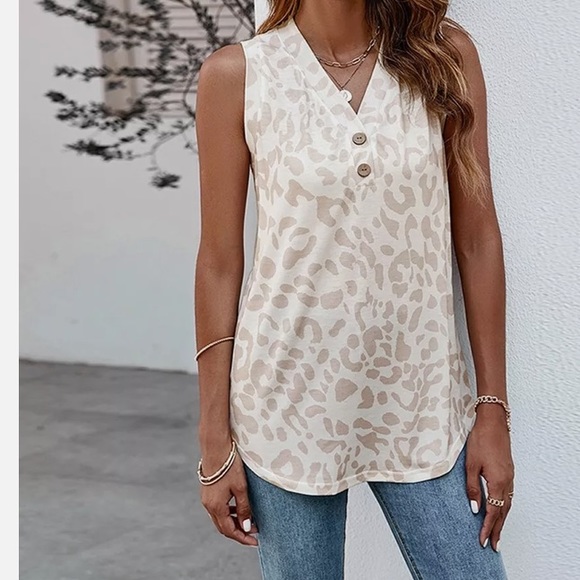 New ENNO Leopard print sleeveless V-neck size XXL. With 2 buttons - Picture 2 of 15